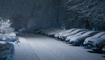 Night,Winter,City.,Cars,In,The,Parking,Lot,In,The